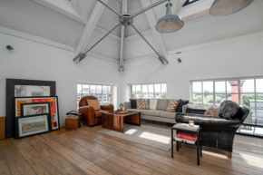 GuestReady - Gorgeous Loft in Chiswick, London